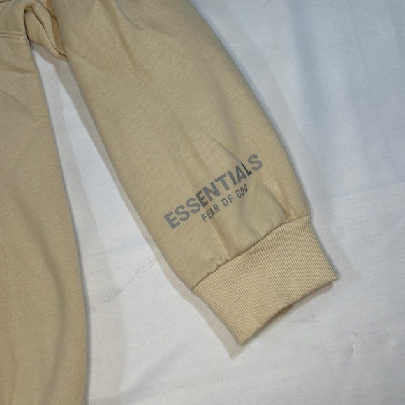 Essentials Sweater Mens Medium - Picture 6 of 6